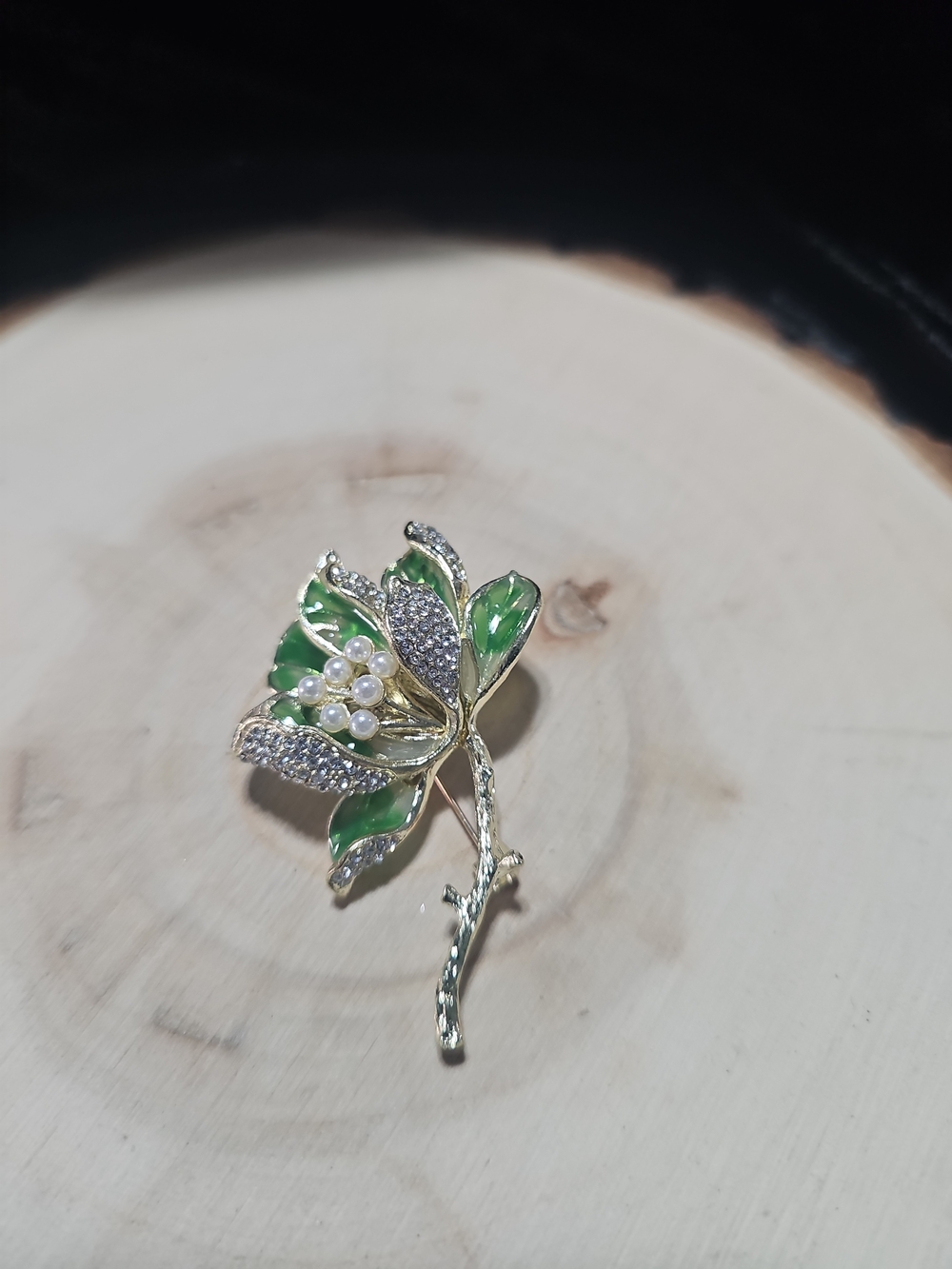 Floral Leaf Green Enamel & Pearl Brooch - Elegant Women's Jewelry